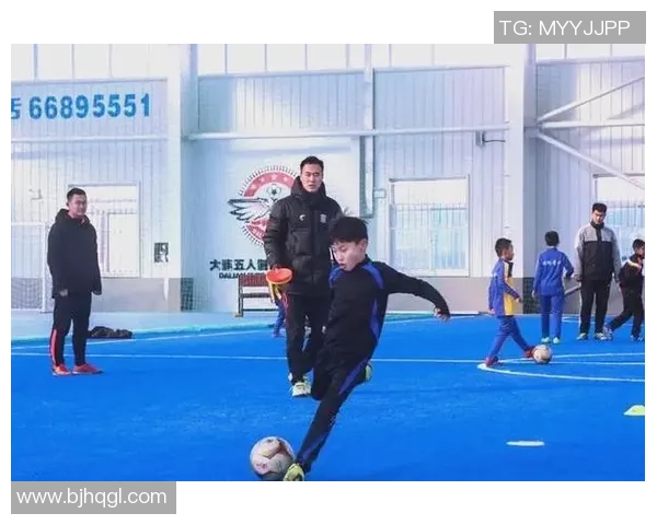 南粤足球明星训练营助力青少年成长与梦想实现的足球之路
