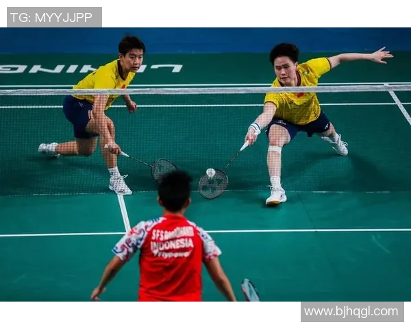 赛后复盘:杭州羽毛球队与重庆羽毛球队的战术意识与团队协作分析 赛后复盘:杭州羽毛球队与重庆羽毛球队的战术意识与团队协作分析