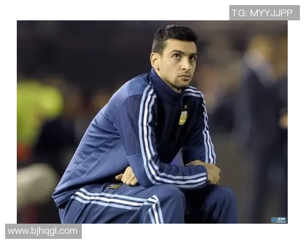 足球明星雕像的奇葩之作揭示了艺术与现实的巨大反差与争议 足球明星雕像的奇葩之作揭示了艺术与现实的巨大反差与争议