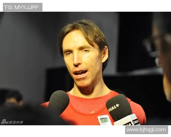 退役足球明星畅谈职业生涯与未来规划的独家采访稿