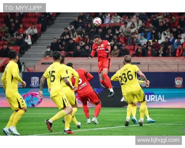 深圳足球队比赛经验引发热议球迷对球队表现的不同看法与争论