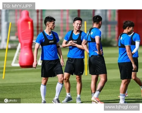 武汉足球队在邀请赛中的默契配合与战术执行分析